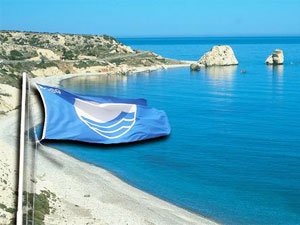 Голубой флаг Евросоюза на острове Крит