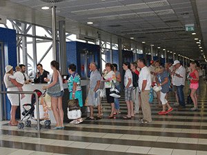 Упрощённое оформление визы в аэропорту Санторини