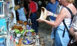 Что привезти из Туниса в подарок: какие цены на сувениры
