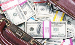 Таможня «даёт добро» — сколько валюты можно вывозить из России