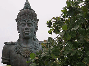 Что посмотреть на Бали - статуя Вишну