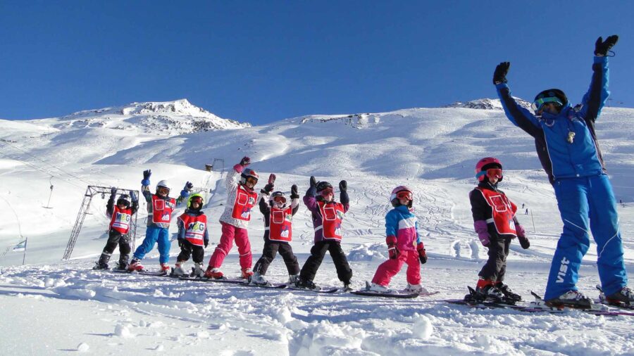 дети на горных лыжах