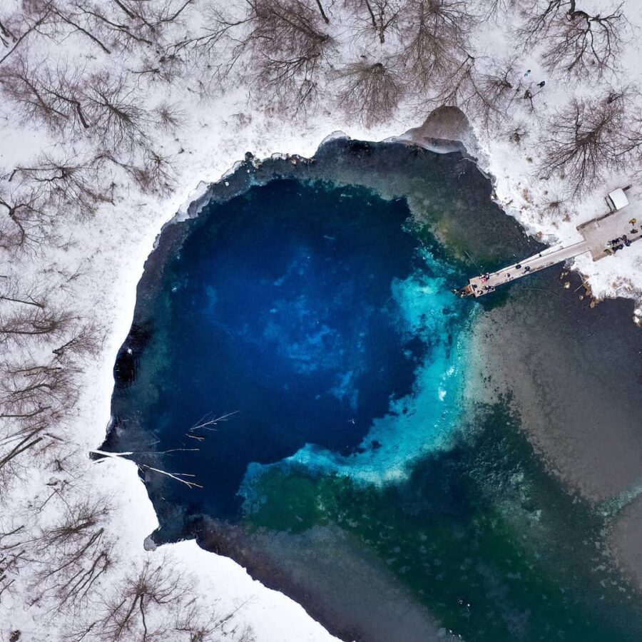 большое голубое озеро зима